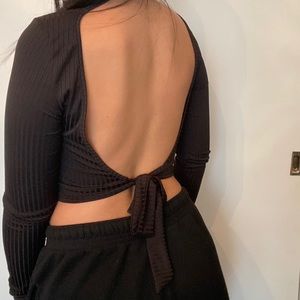 Crop open back black ribbed shirt